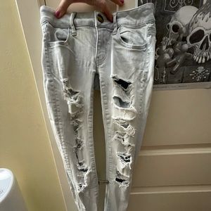 American Eagle Super Low Rise Distressed Jegging